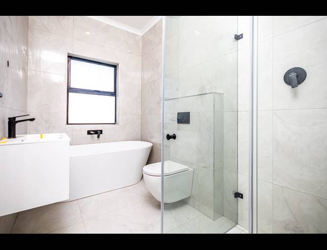 4 BEDROOM FREEHOLD FOR SALE IN SANDOWN